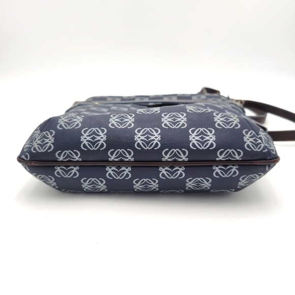 Loewe Vintage Anagram Crossbody Bag PVC Leather - Picture 4 of 16